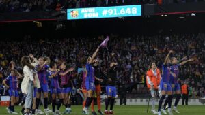 El Barcelona femenino vuelve a batir récord mundial de asistencia: 91.648 espectadores. Fuente: RTVE (2022)